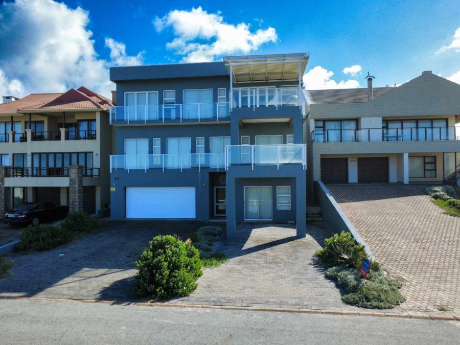 6 Bedroom Property for Sale in Stilbaai Oos Western Cape